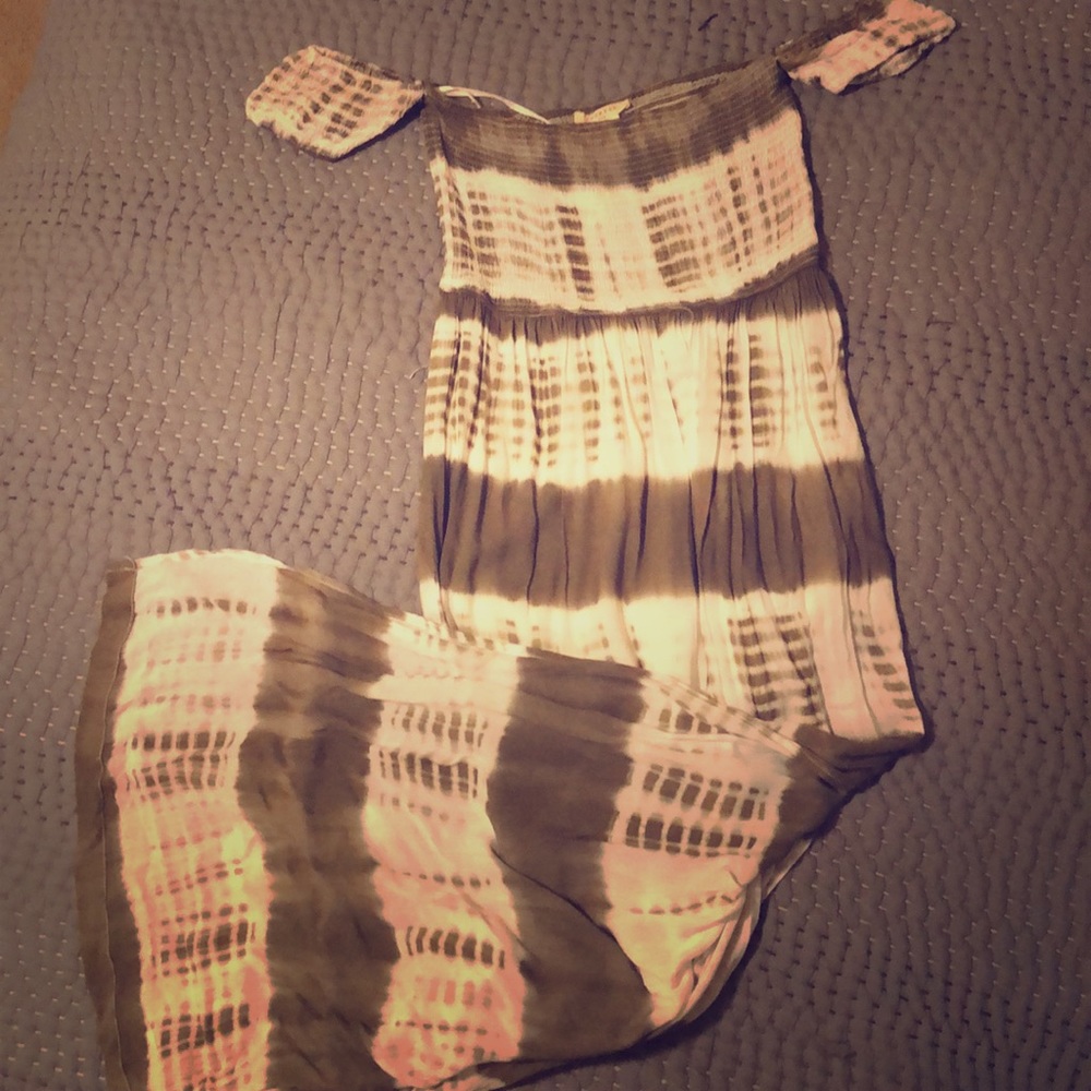 NWT Off-the-shoulder maxi dress